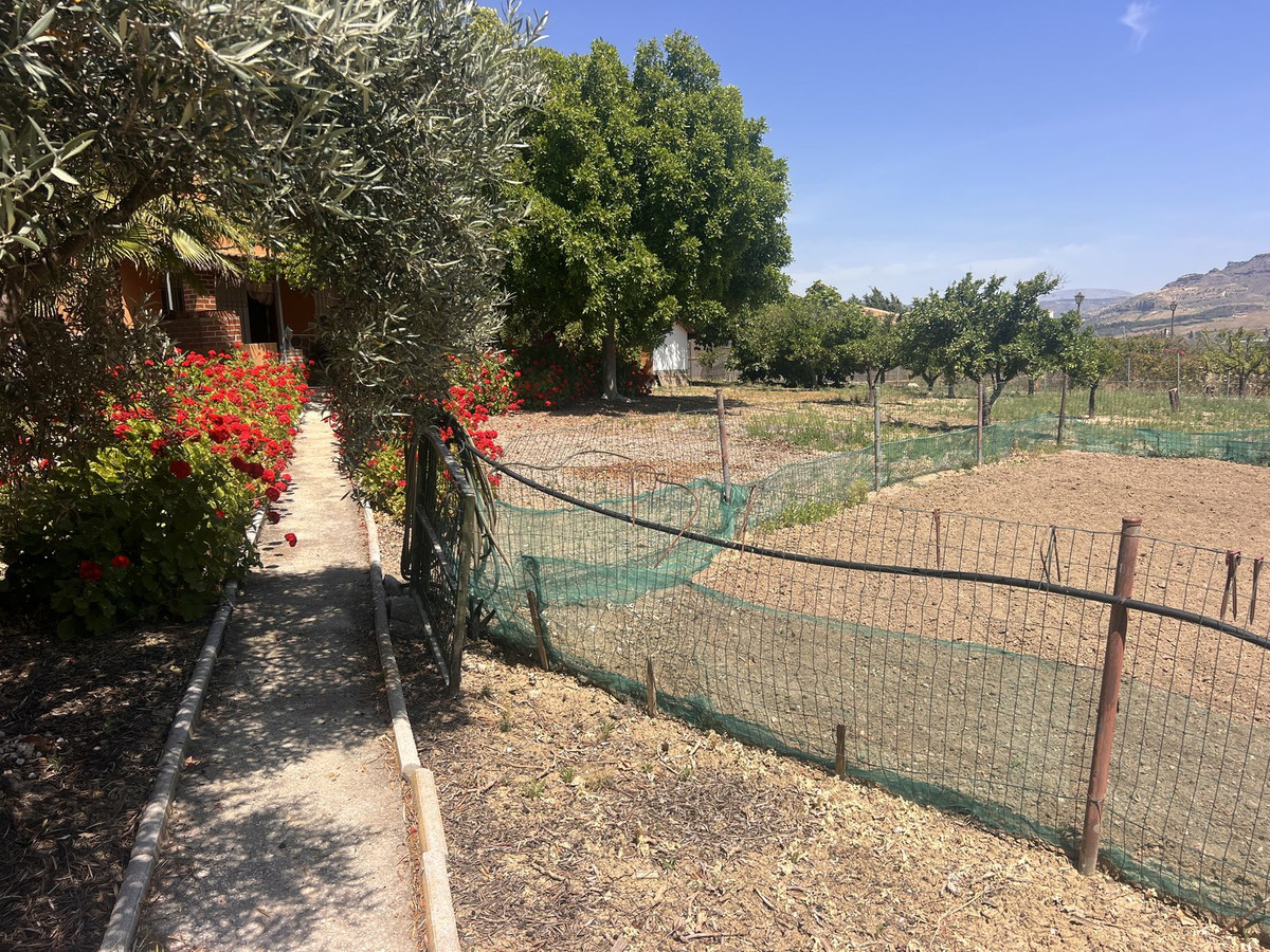 Se vende Finca - Cortijo de 2 dormitorios en Costa Del Sol, Málaga, España