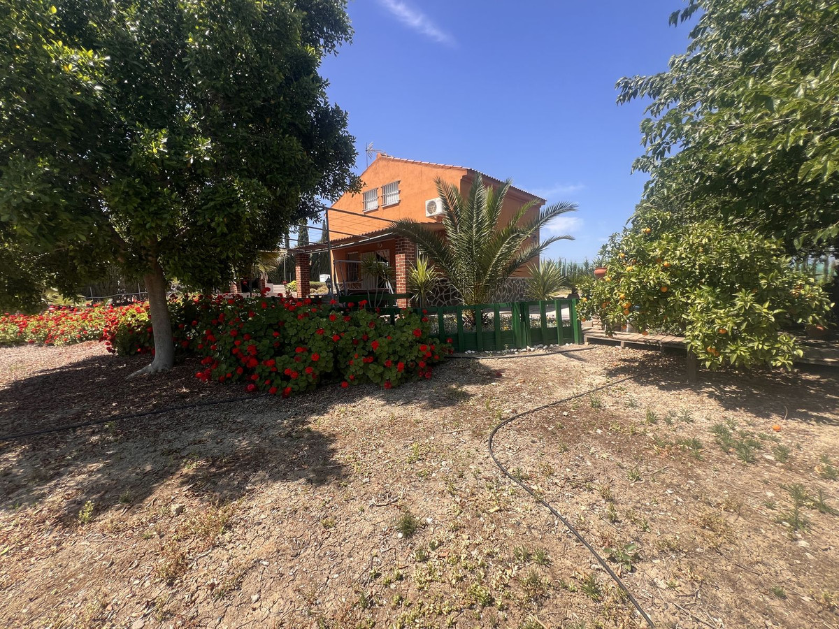 Se vende Finca - Cortijo de 2 dormitorios en Costa Del Sol, Málaga, España