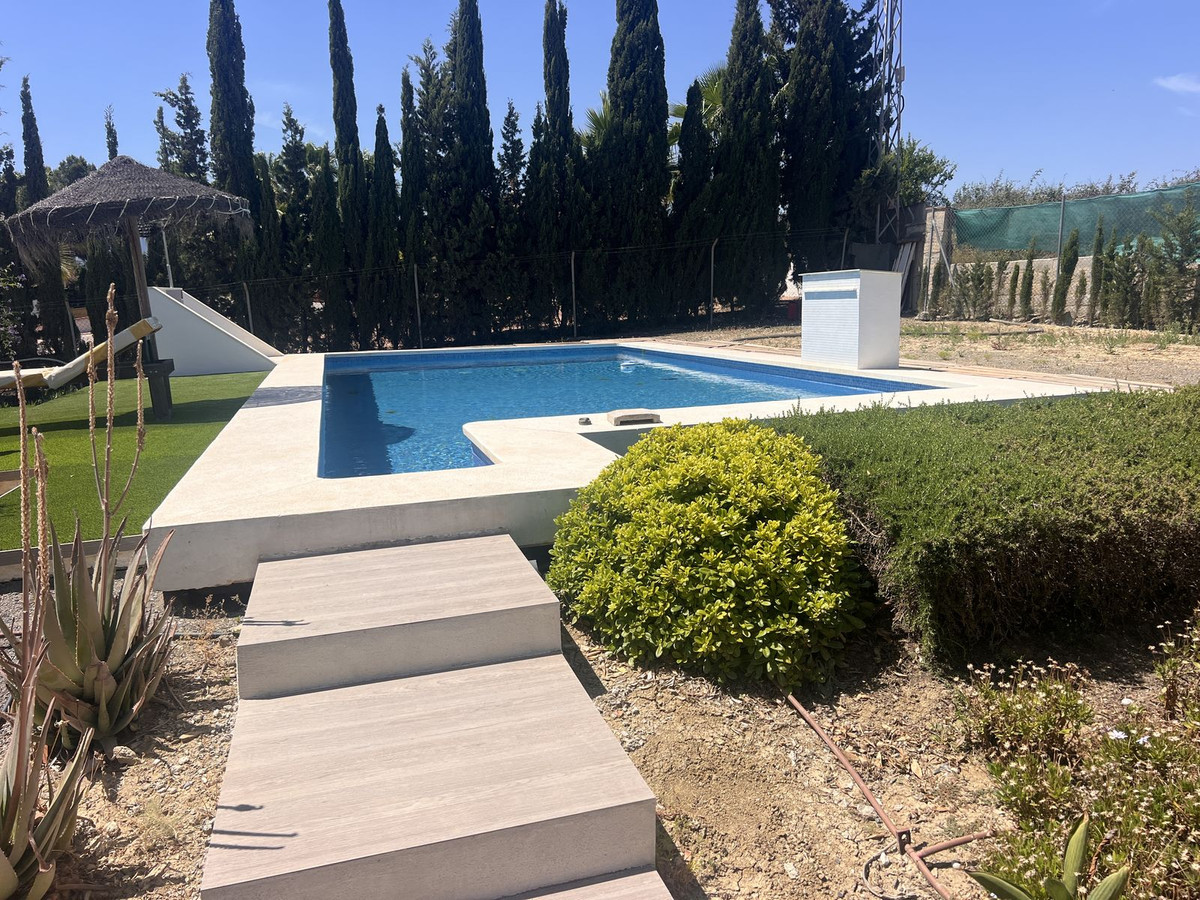 Se vende Finca - Cortijo de 2 dormitorios en Costa Del Sol, Málaga, España