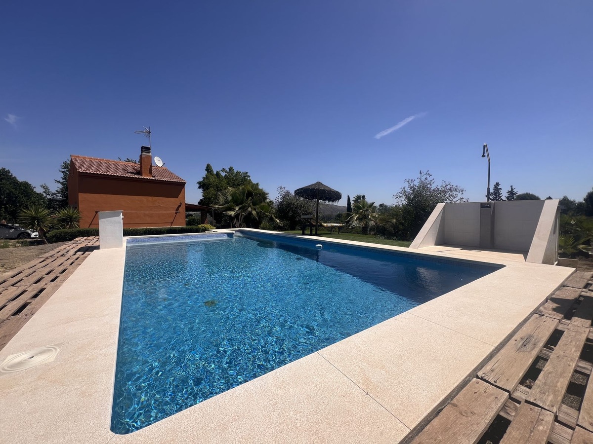 Se vende Finca - Cortijo de 2 dormitorios en Costa Del Sol, Málaga, España