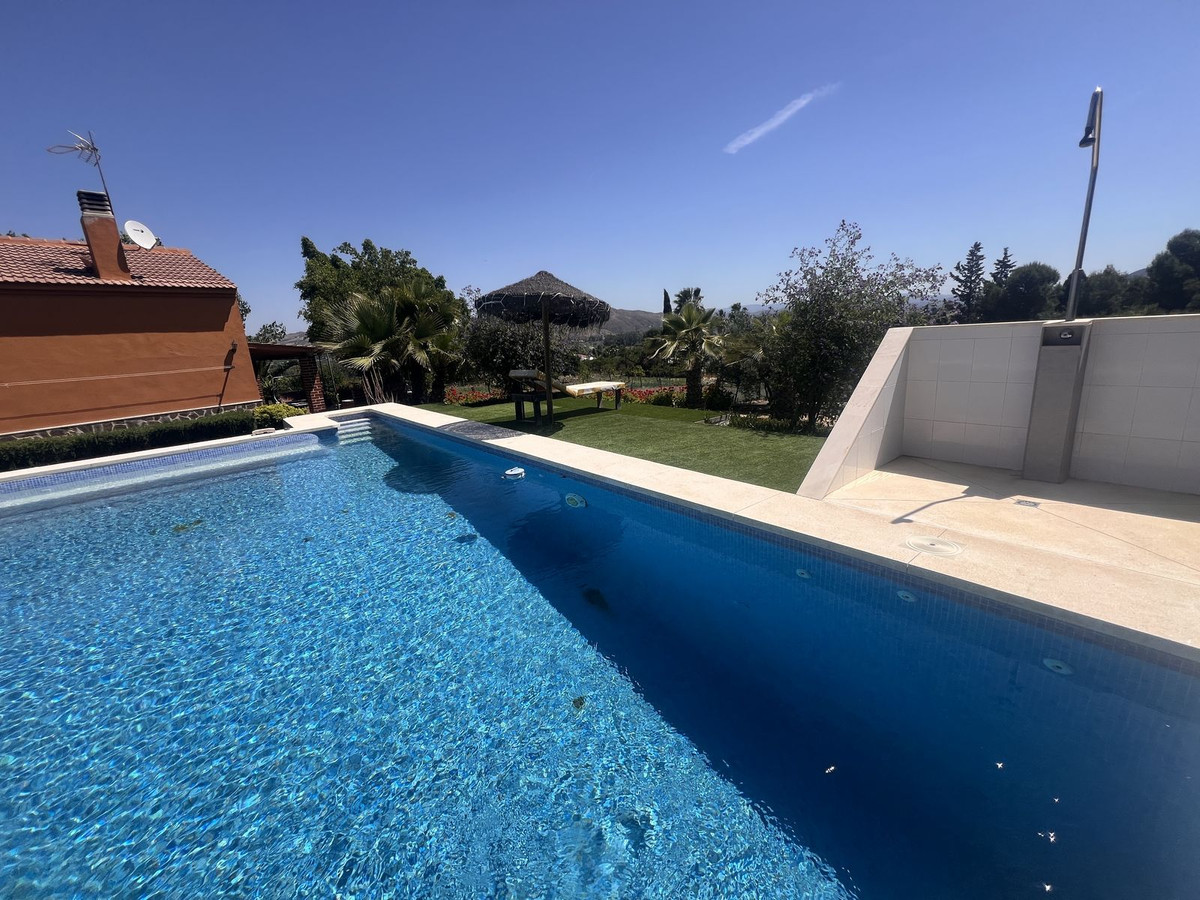 Se vende Finca - Cortijo de 2 dormitorios en Costa Del Sol, Málaga, España