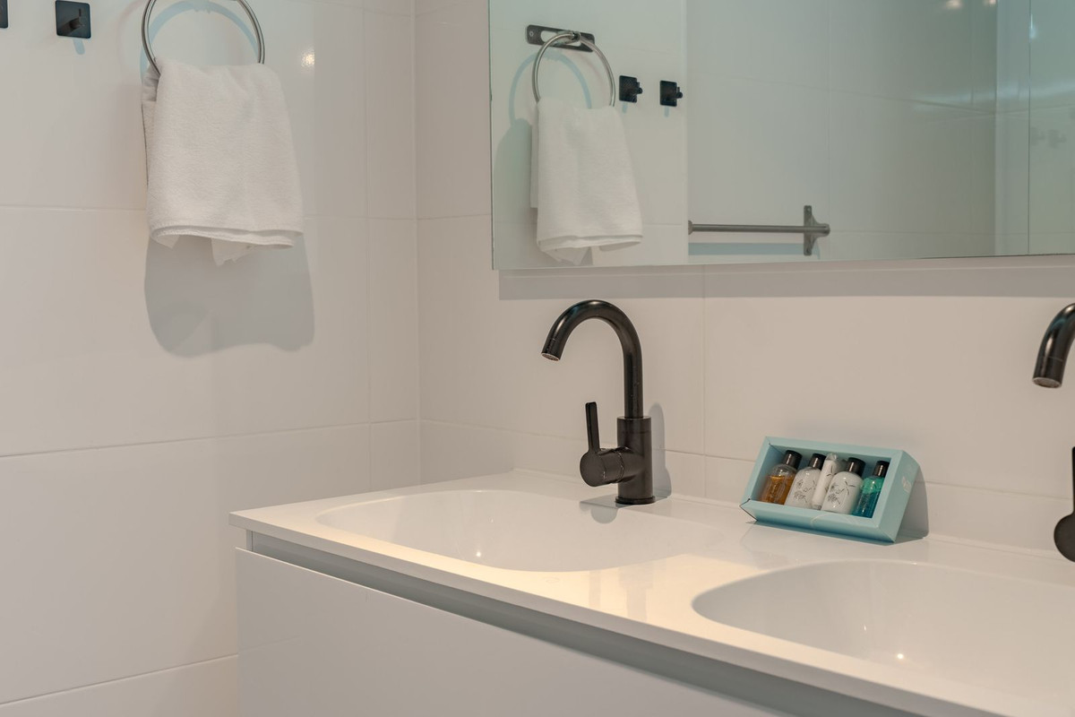 Se vende Apartamento Planta Media de 2 dormitorios en Costa Del Sol, Málaga, España