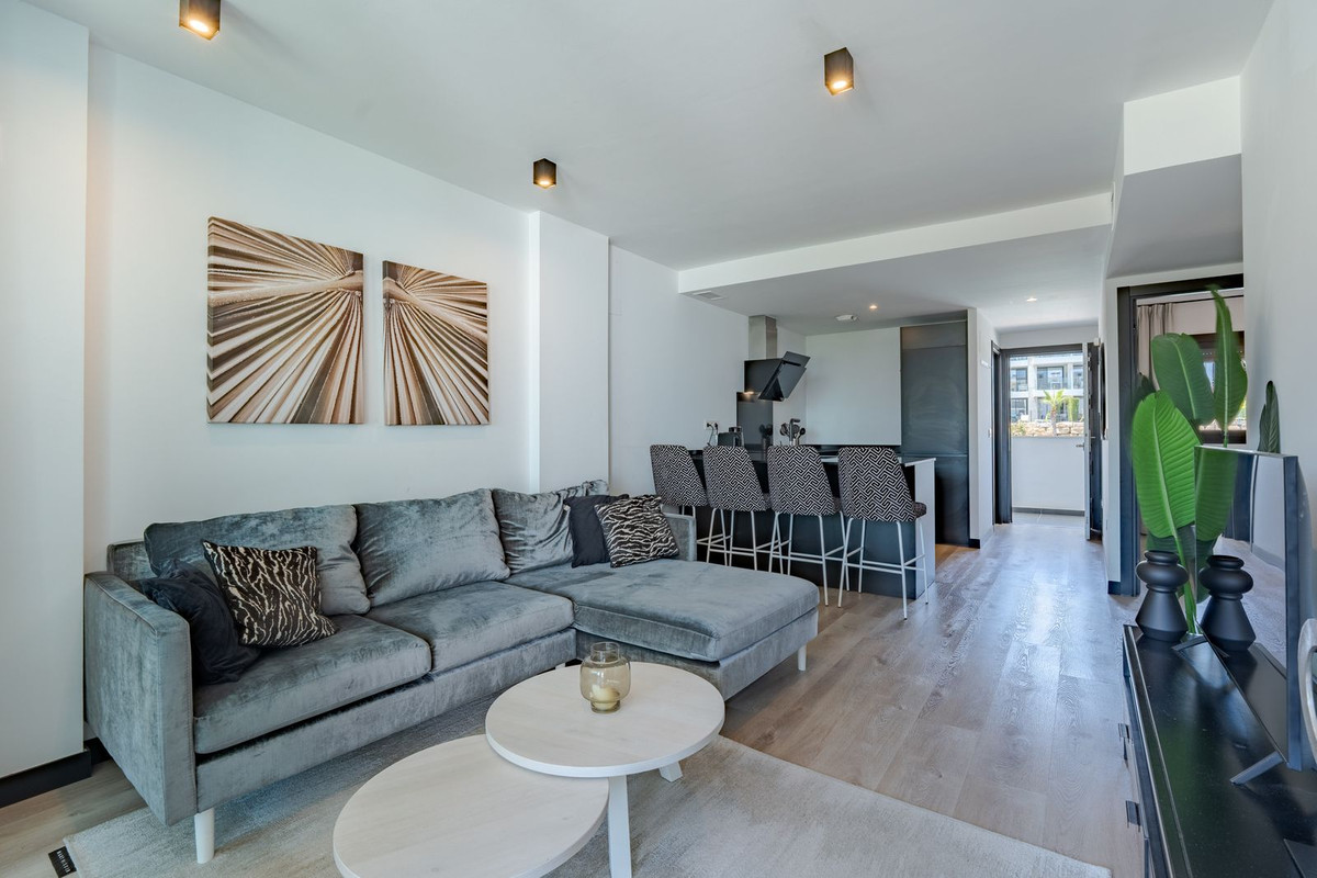 Se vende Apartamento Planta Media de 2 dormitorios en Costa Del Sol, Málaga, España
