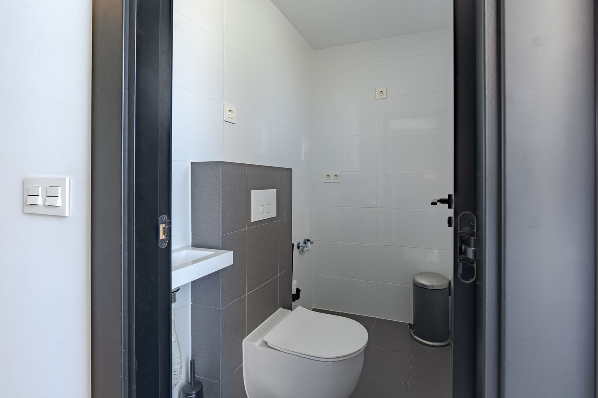 Se vende Apartamento Planta Media de 2 dormitorios en Costa Del Sol, Málaga, España