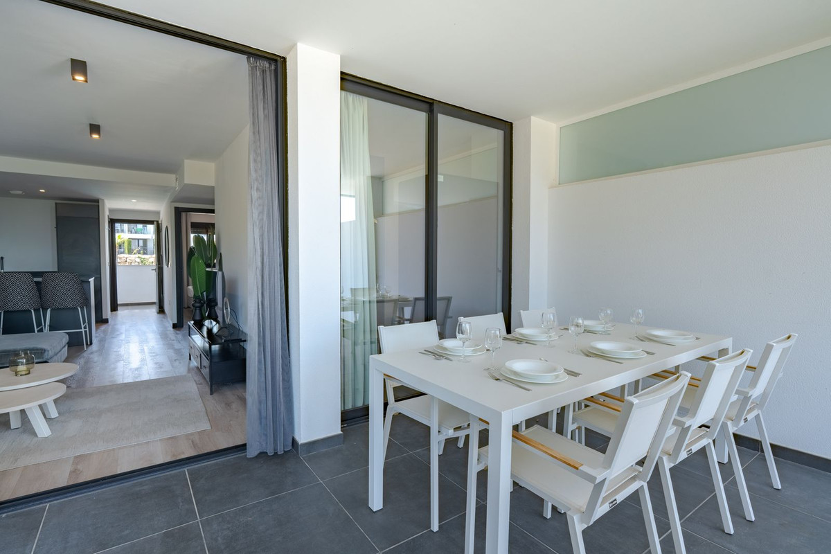 Se vende Apartamento Planta Media de 2 dormitorios en Costa Del Sol, Málaga, España