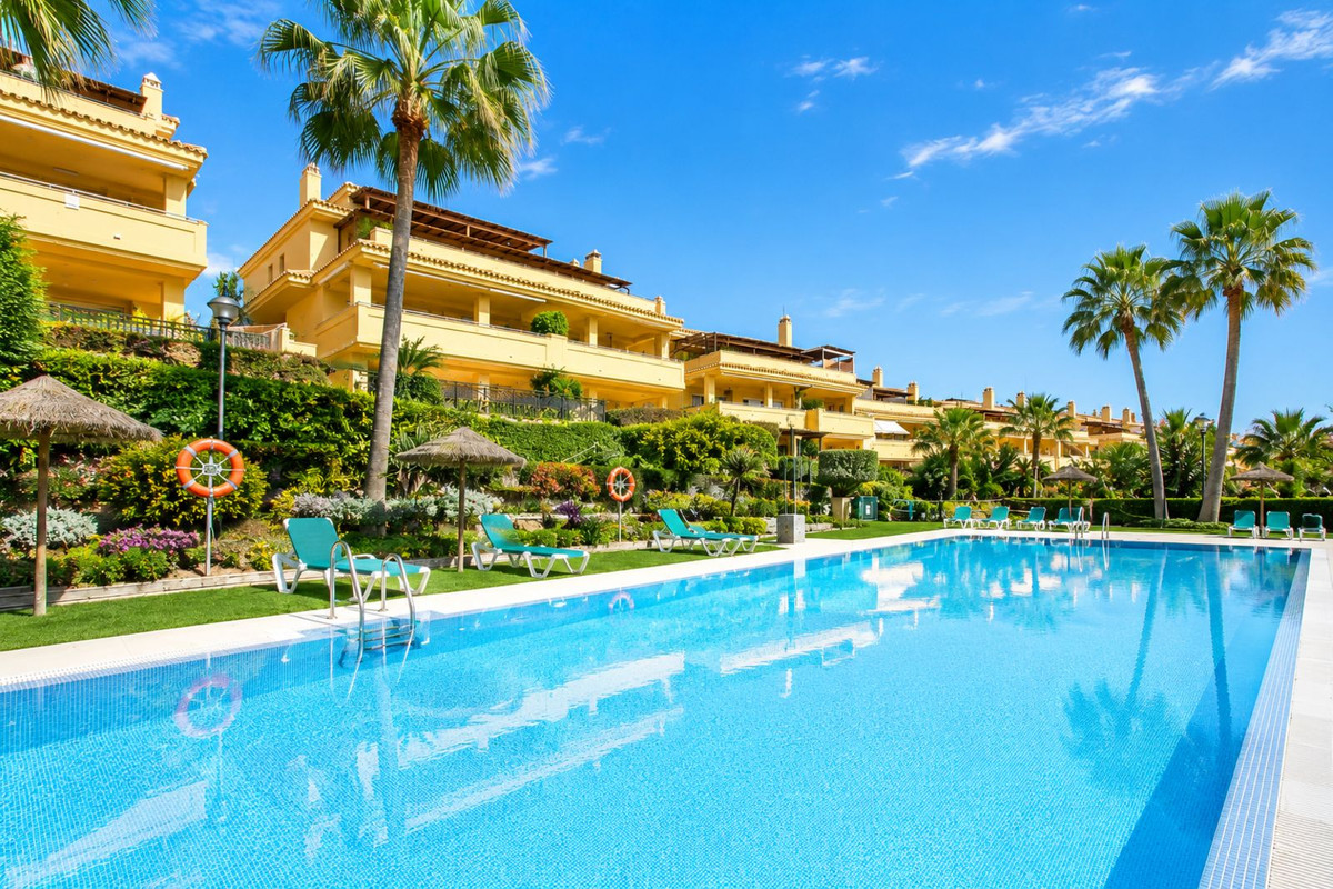 Se vende Apartamento Planta Media de 3 dormitorios en Costa Del Sol, Málaga, España
