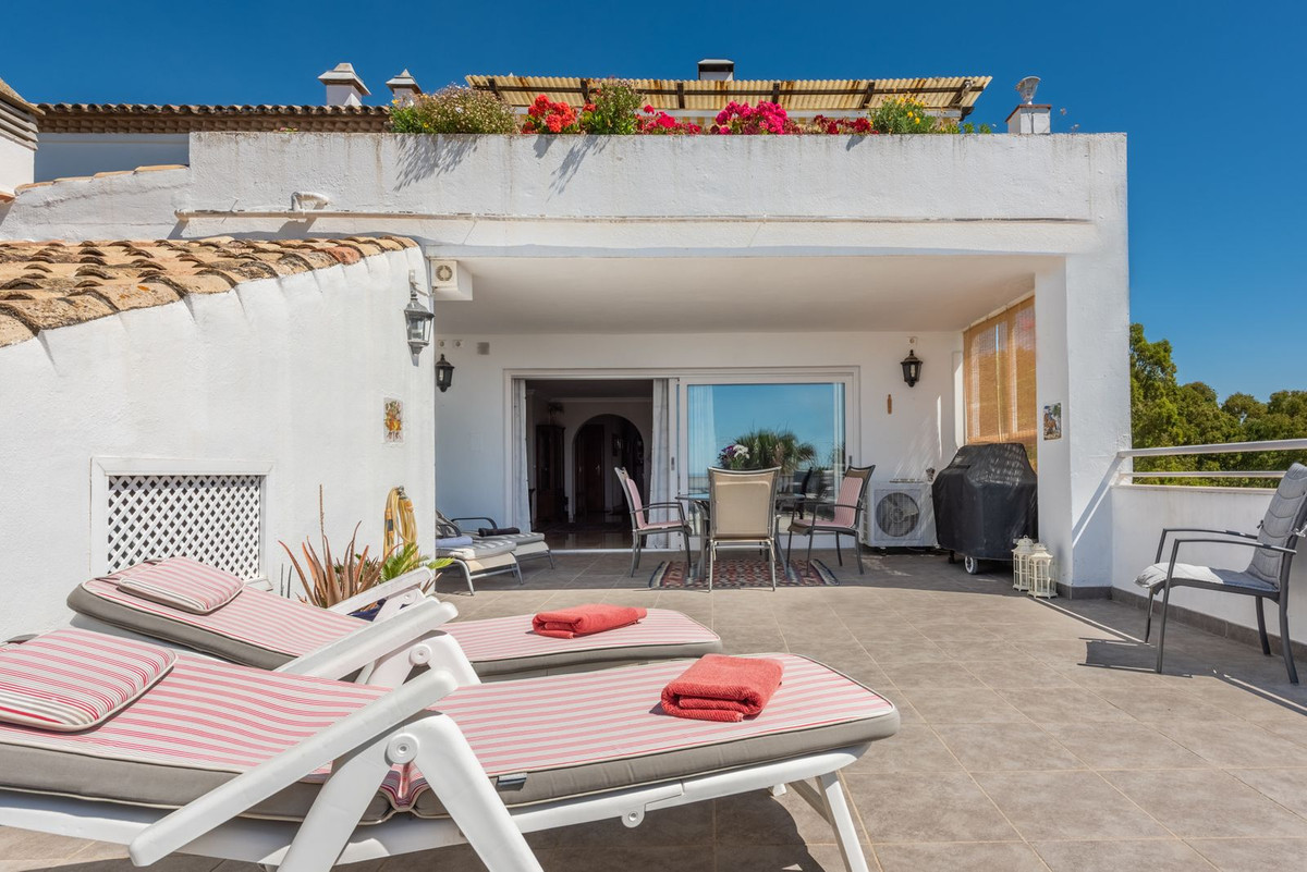 3 Bed Apartment for sale in Atalaya Costa Del Sol, Málaga, Spain