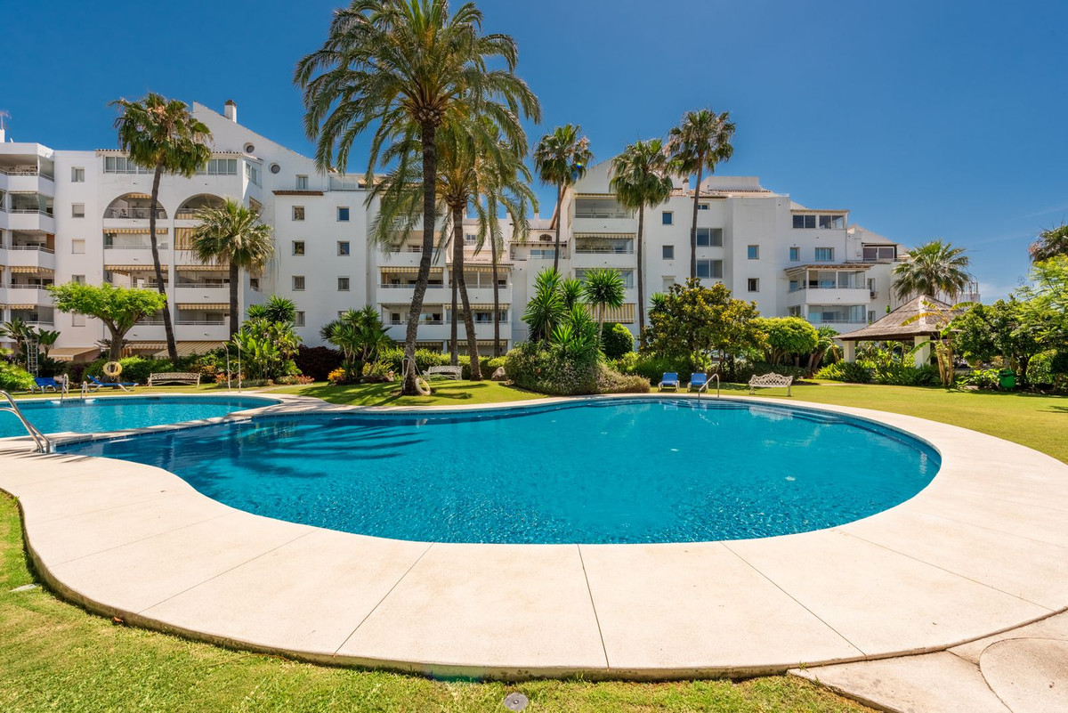 3 Bed Apartment for sale in Atalaya Costa Del Sol, Málaga, Spain