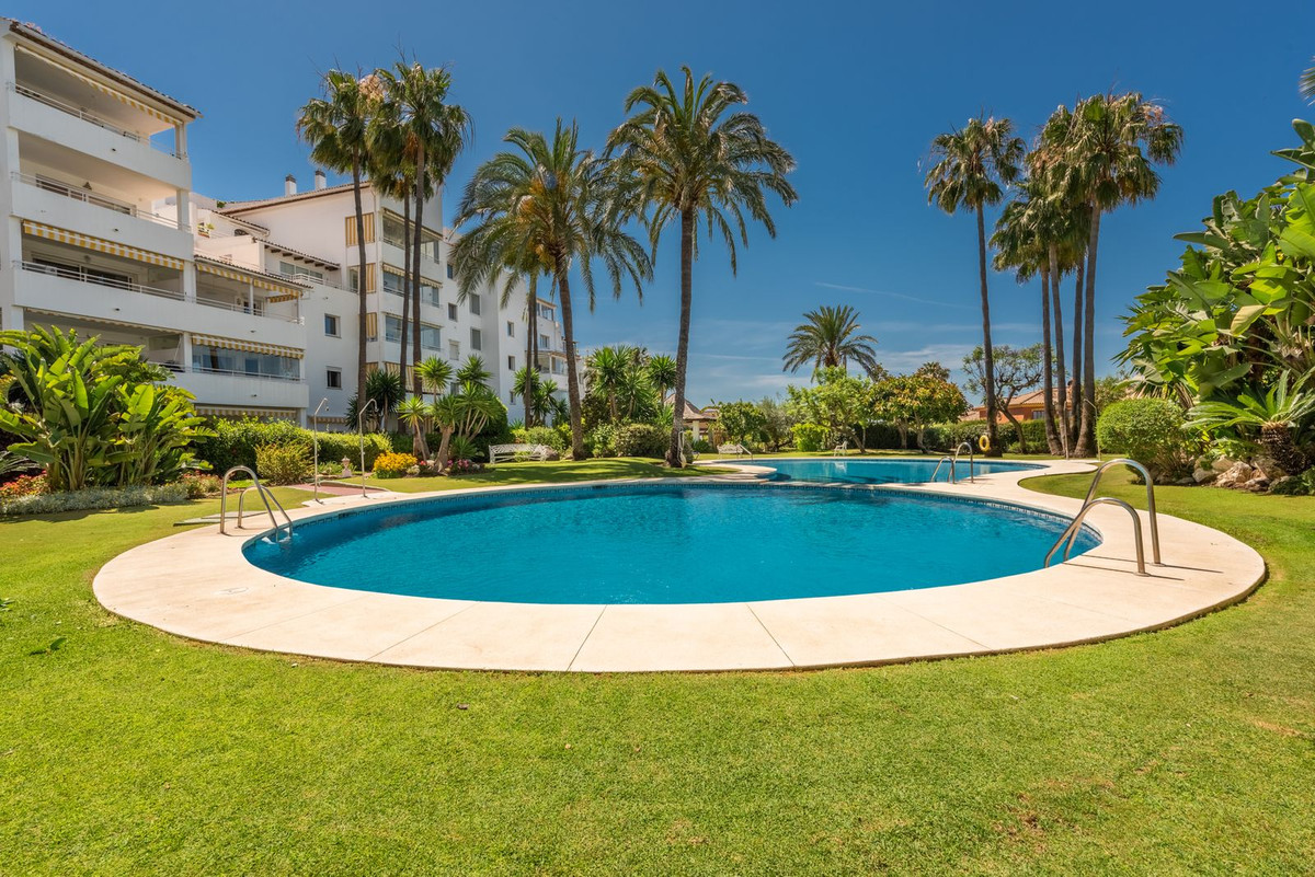 3 Bed Apartment for sale in Atalaya Costa Del Sol, Málaga, Spain