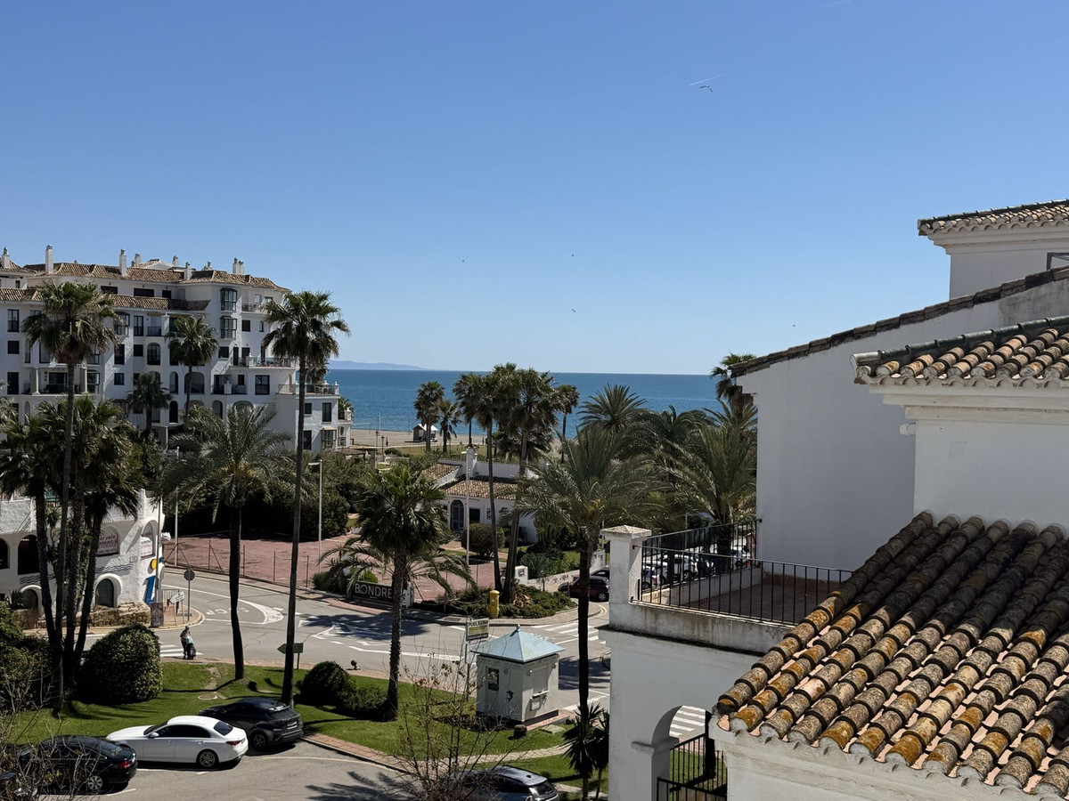 1 Bed Apartment for sale in La Duquesa Costa Del Sol, Málaga, Spain