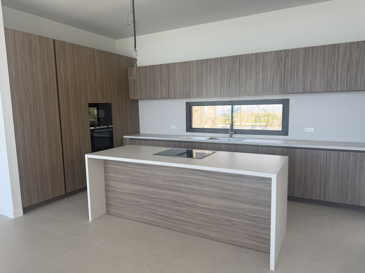 3 Bed Townhouse for sale in Benahavís Costa Del Sol, Málaga, Spain
