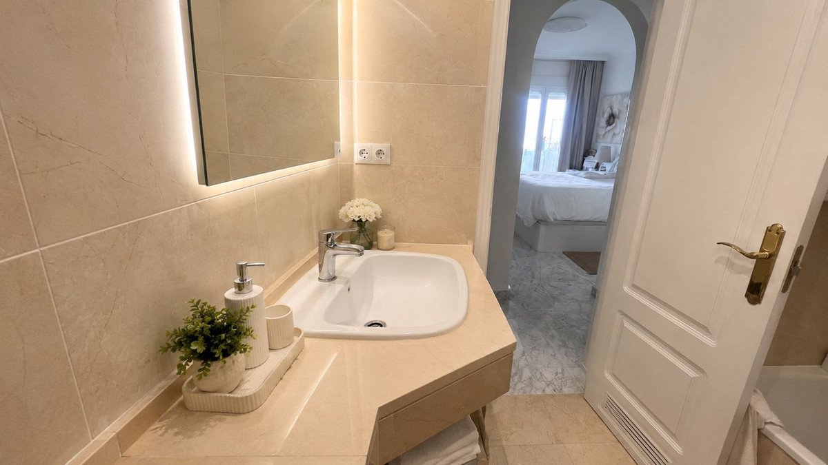 Se vende Apartamento Planta Baja de 2 dormitorios en Costa Del Sol, Málaga, España