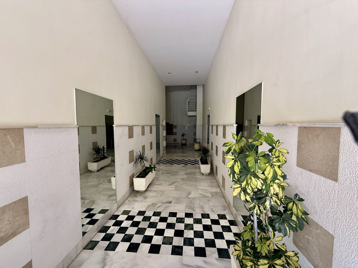 Se vende Apartamento Planta Baja de 3 dormitorios en Costa Del Sol, Málaga, España