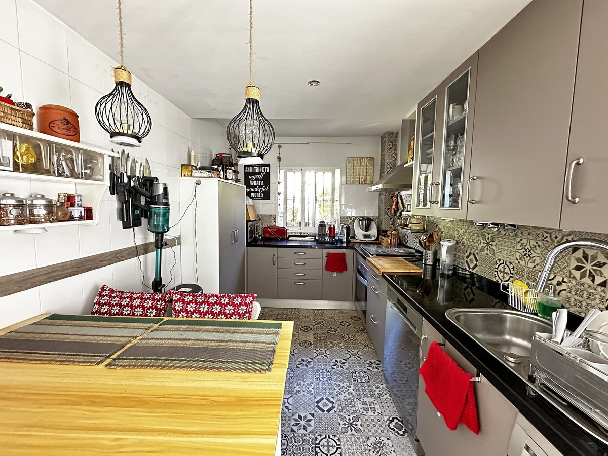3 Bed Townhouse for sale in Nagüeles Costa Del Sol, Málaga, Spain