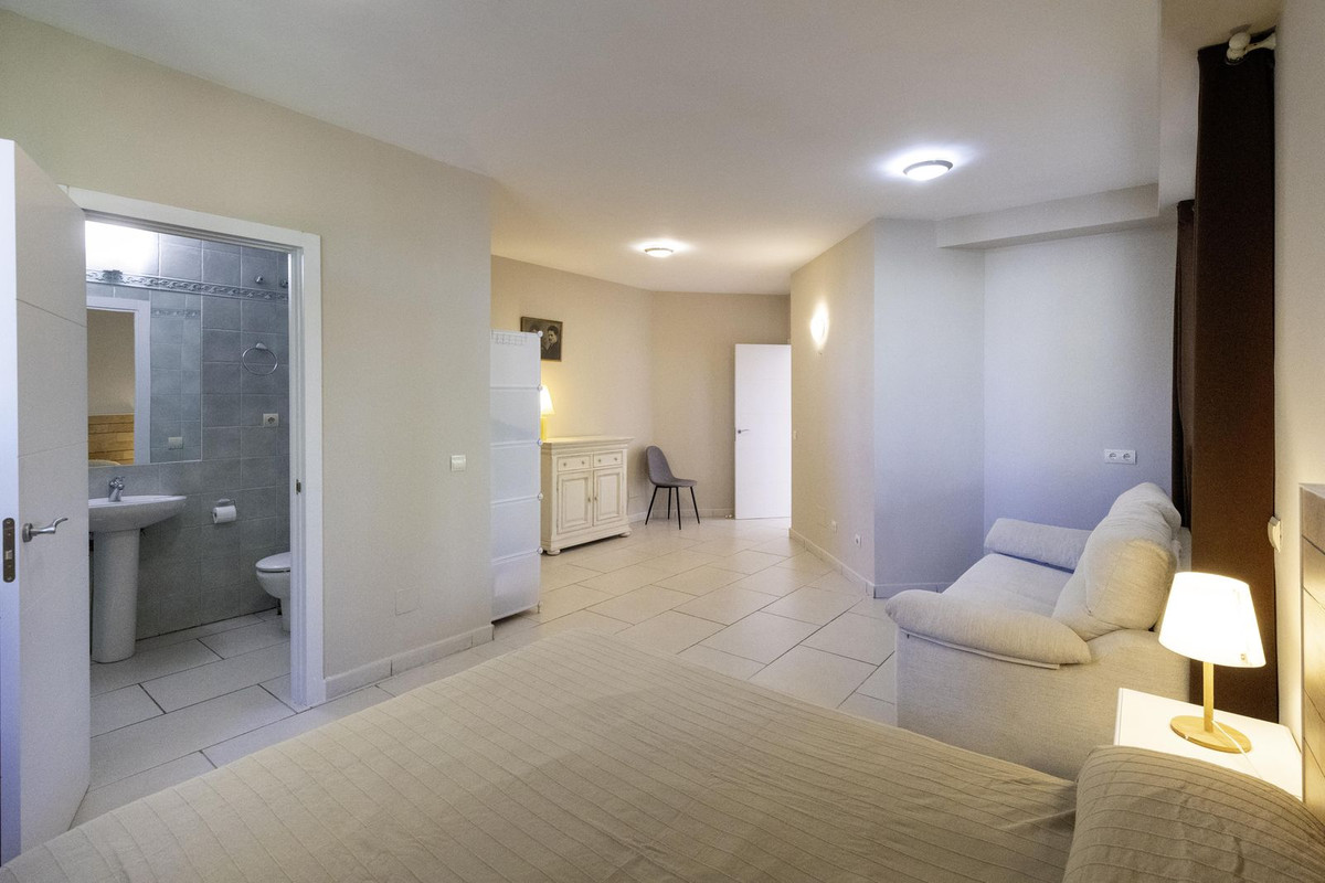 Se vende Villa - Chalet de 3 dormitorios en Costa Del Sol, Málaga, España