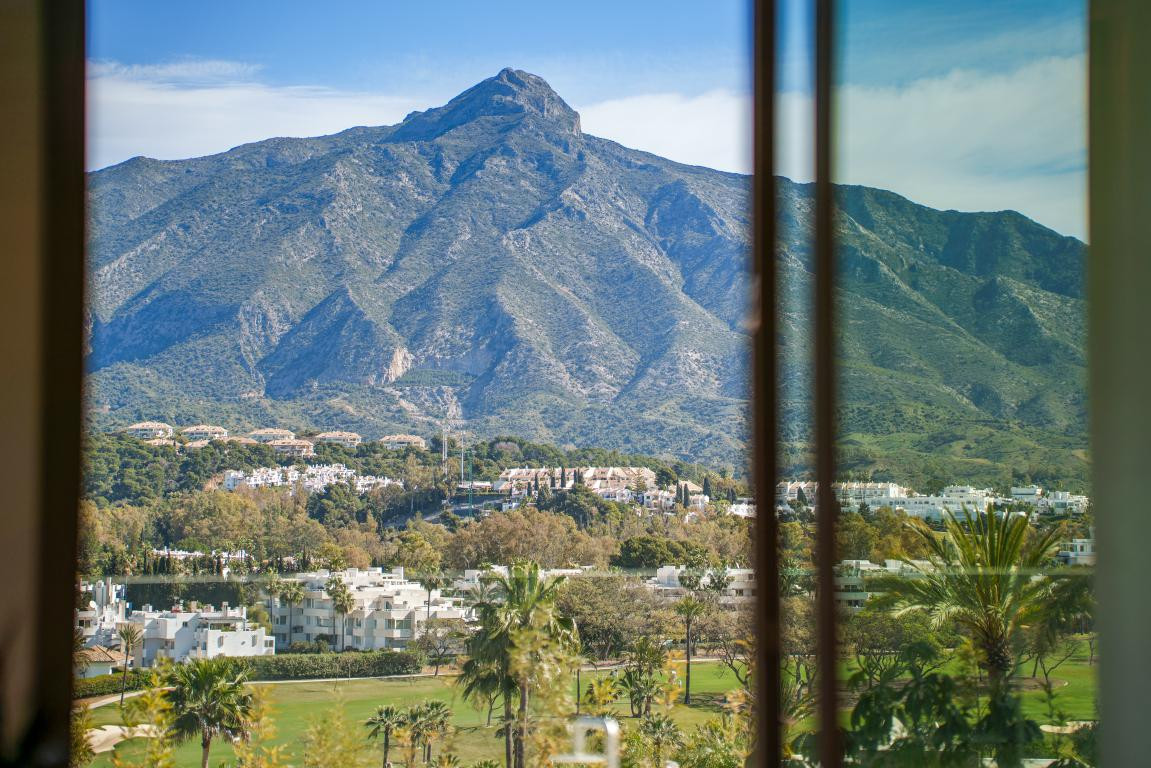 5 Bed Townhouse for sale in Nueva Andalucía Costa Del Sol, Málaga, Spain