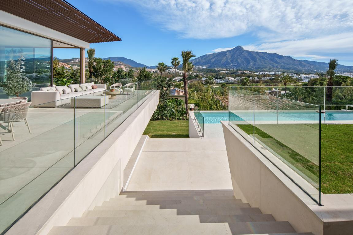 Se vende Villa - Chalet de 5 dormitorios en Costa Del Sol, Málaga, España