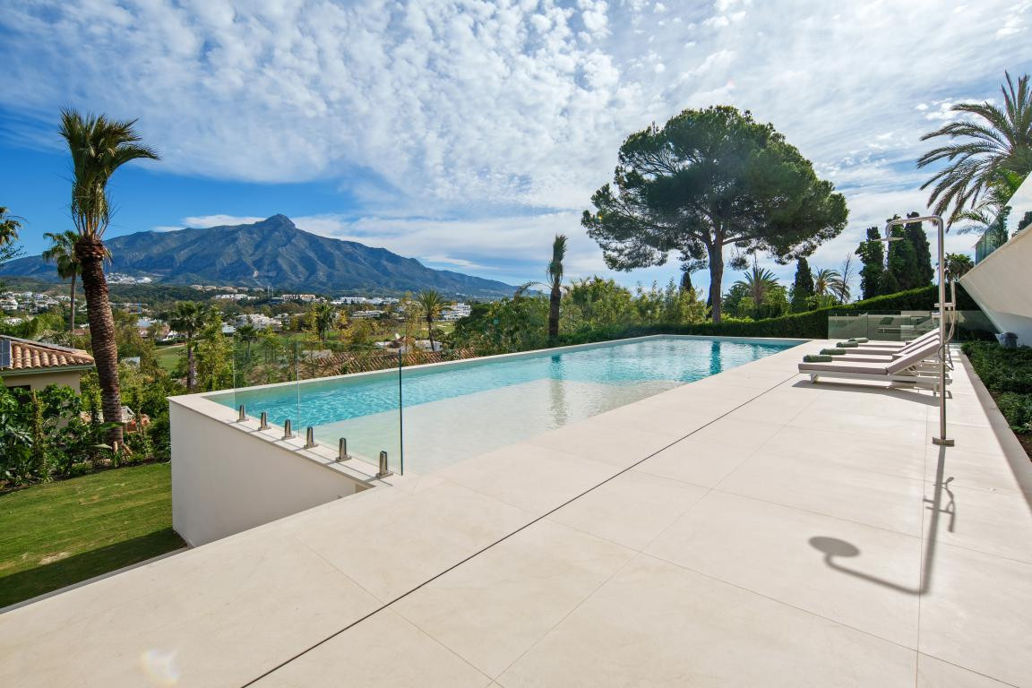 Se vende Villa - Chalet de 5 dormitorios en Costa Del Sol, Málaga, España