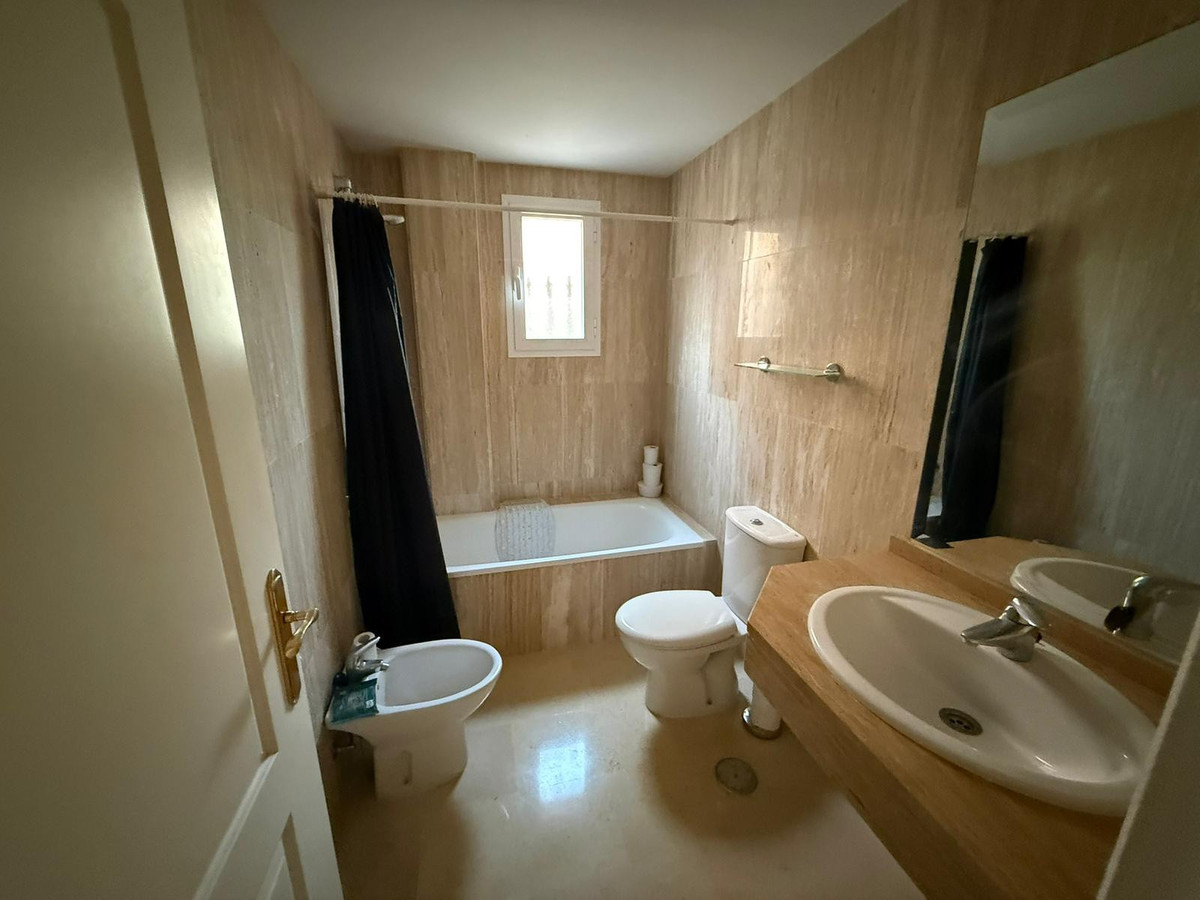 Se vende Apartamento Planta Media de 2 dormitorios en Costa Del Sol, Málaga, España