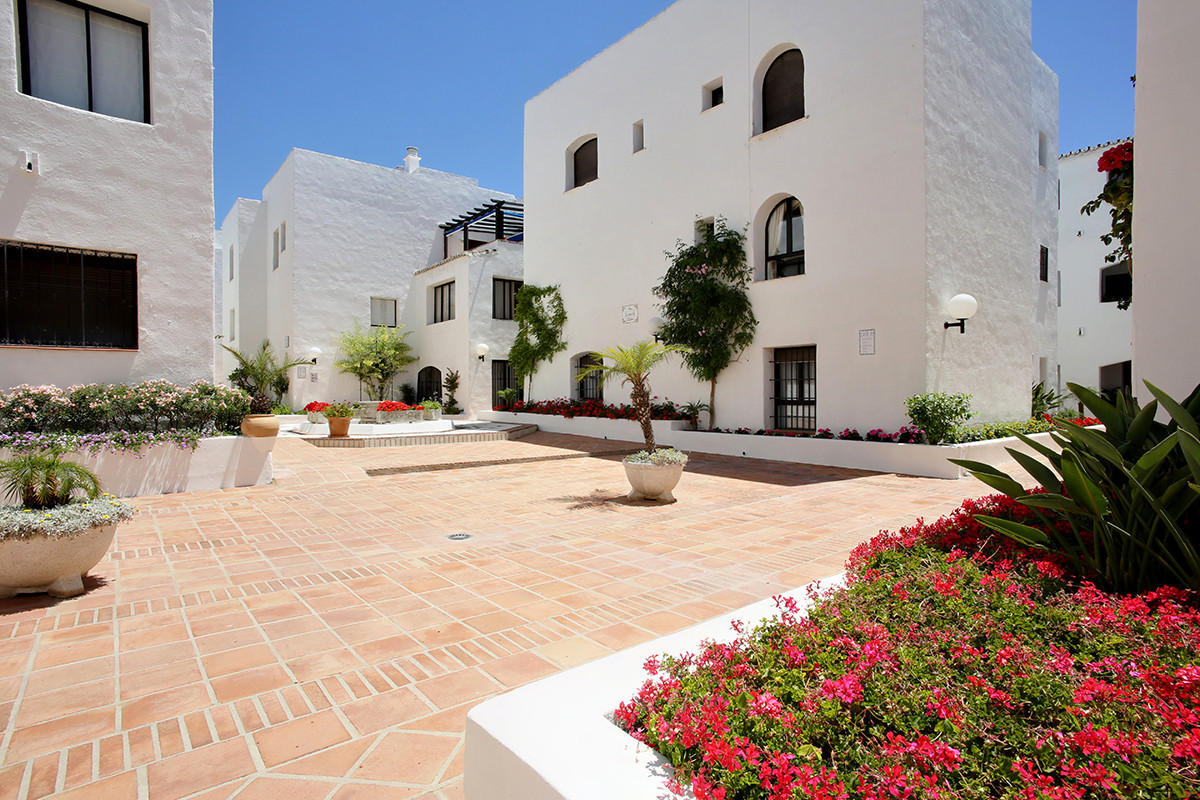 2 Bed Apartment for sale in Puerto Banús Costa Del Sol, Málaga, Spain