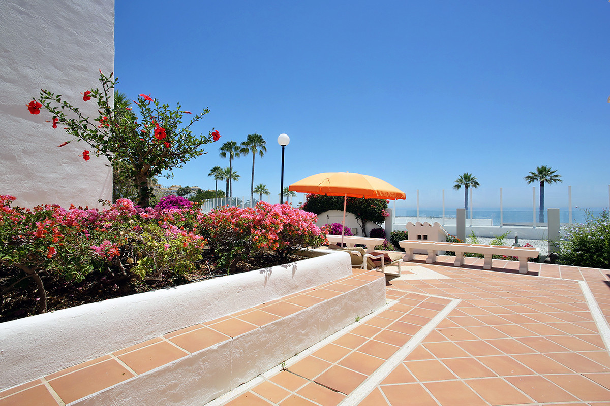 2 Bed Apartment for sale in Puerto Banús Costa Del Sol, Málaga, Spain