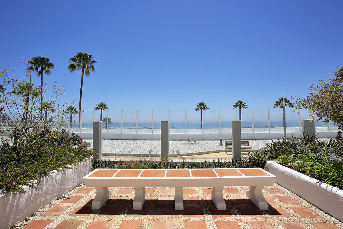2 Bed Apartment for sale in Puerto Banús Costa Del Sol, Málaga, Spain