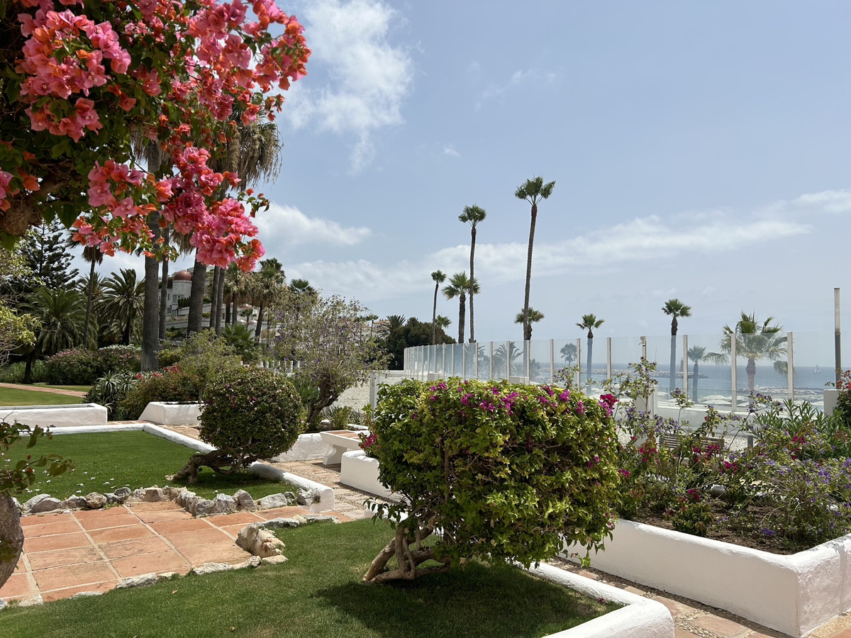 2 Bed Apartment for sale in Puerto Banús Costa Del Sol, Málaga, Spain