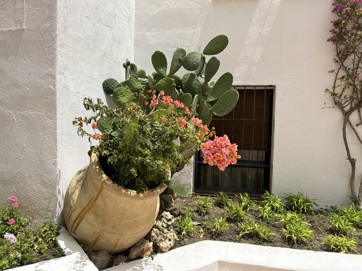 2 Bed Apartment for sale in Puerto Banús Costa Del Sol, Málaga, Spain
