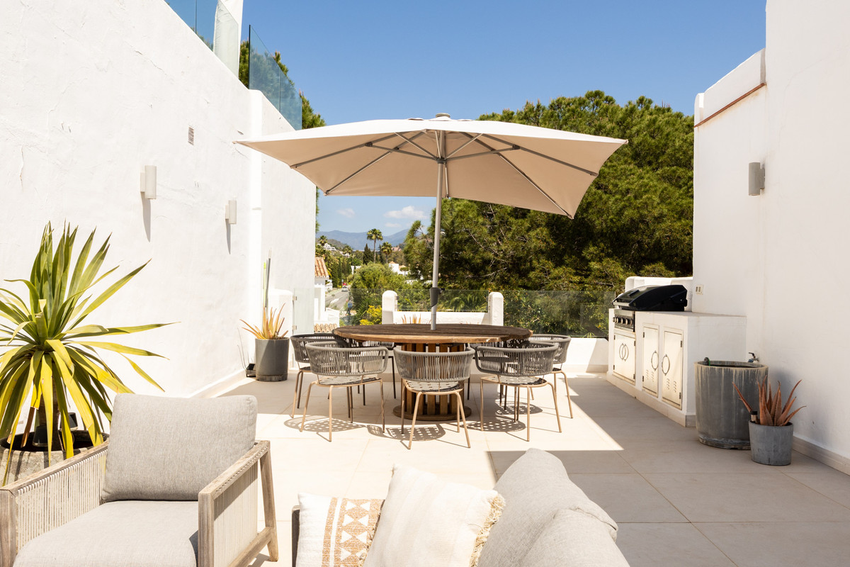 3 Bed Apartment for sale in Nueva Andalucía Costa Del Sol, Málaga, Spain
