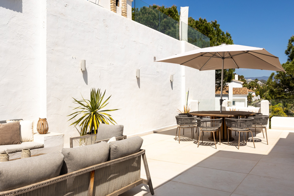 3 Bed Apartment for sale in Nueva Andalucía Costa Del Sol, Málaga, Spain