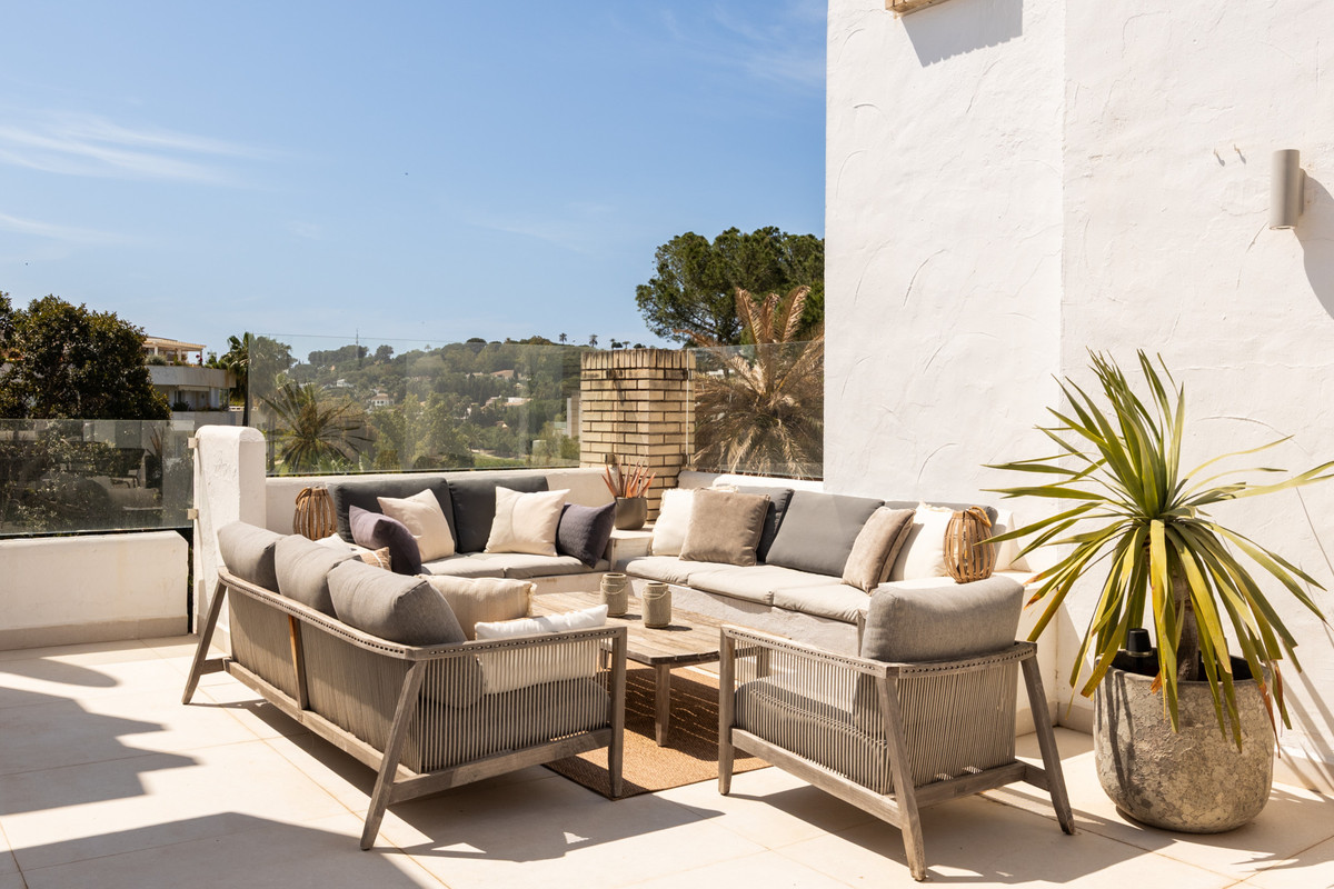 3 Bed Apartment for sale in Nueva Andalucía Costa Del Sol, Málaga, Spain