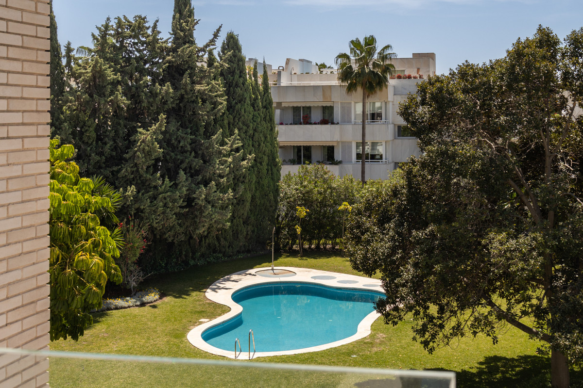 3 Bed Apartment for sale in Nueva Andalucía Costa Del Sol, Málaga, Spain