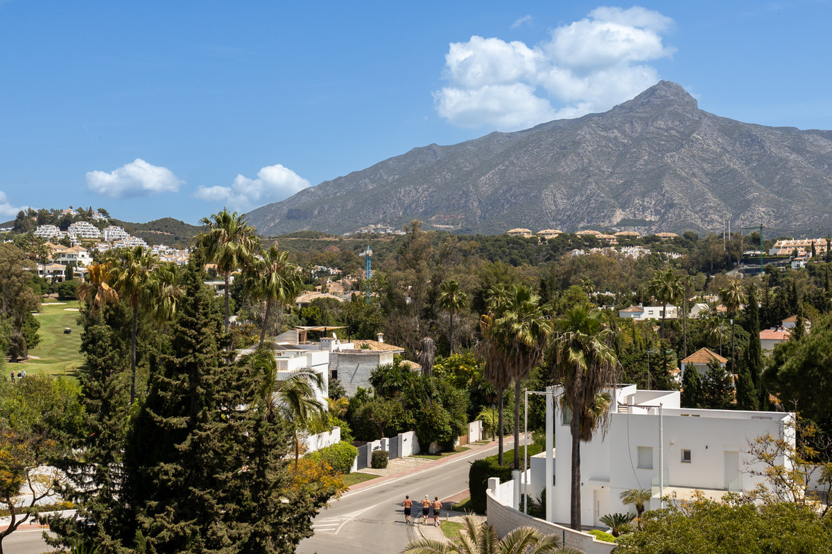 3 Bed Apartment for sale in Nueva Andalucía Costa Del Sol, Málaga, Spain