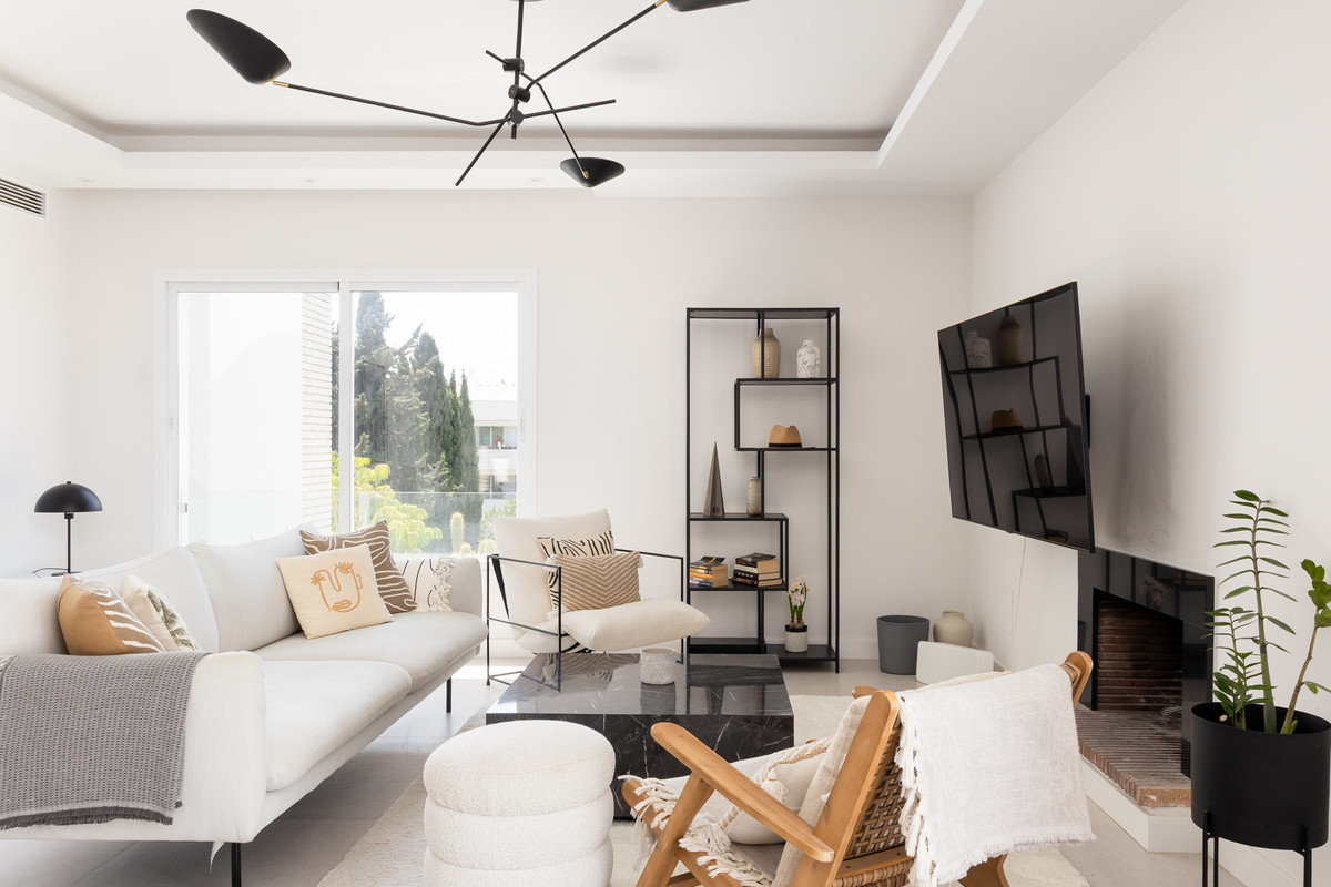 3 Bed Apartment for sale in Nueva Andalucía Costa Del Sol, Málaga, Spain