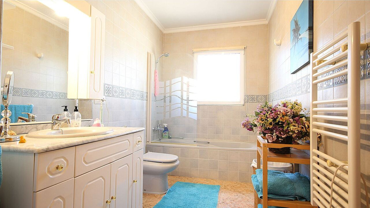 Se vende Villa - Chalet de 3 dormitorios en Costa Blanca, Alicante, España