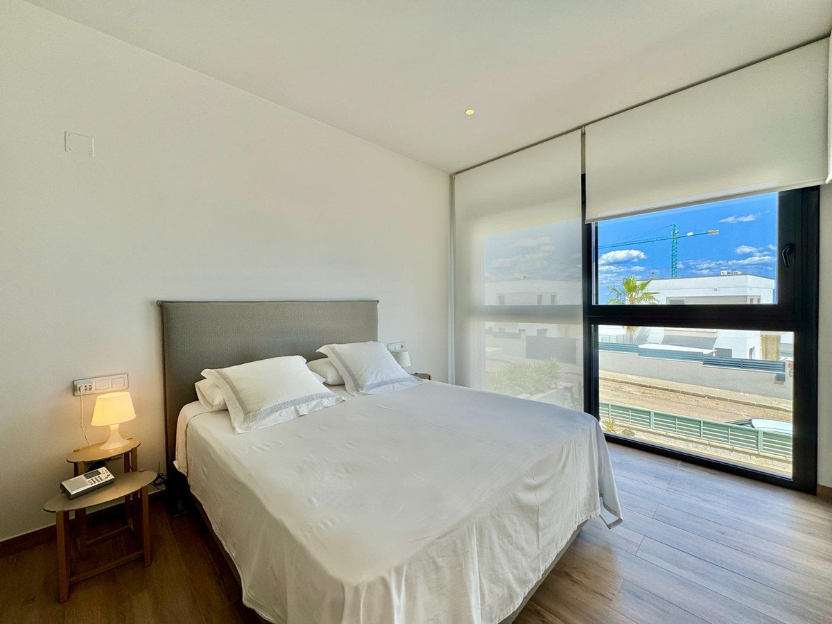 Se vende Villa - Chalet de 4 dormitorios en Costa Blanca, Alicante, España