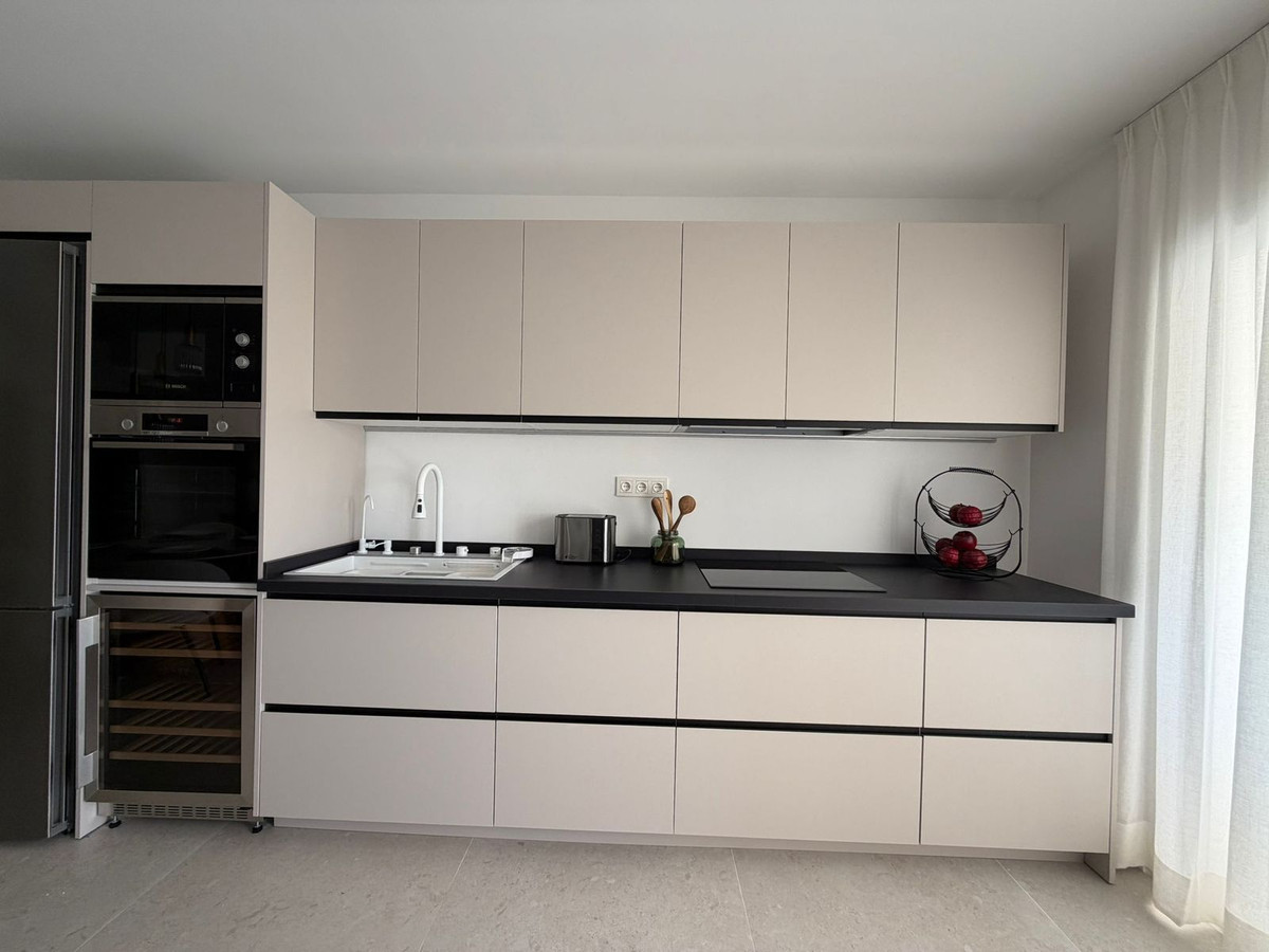 3 Bed Apartment for sale in Benahavís Costa Del Sol, Málaga, Spain