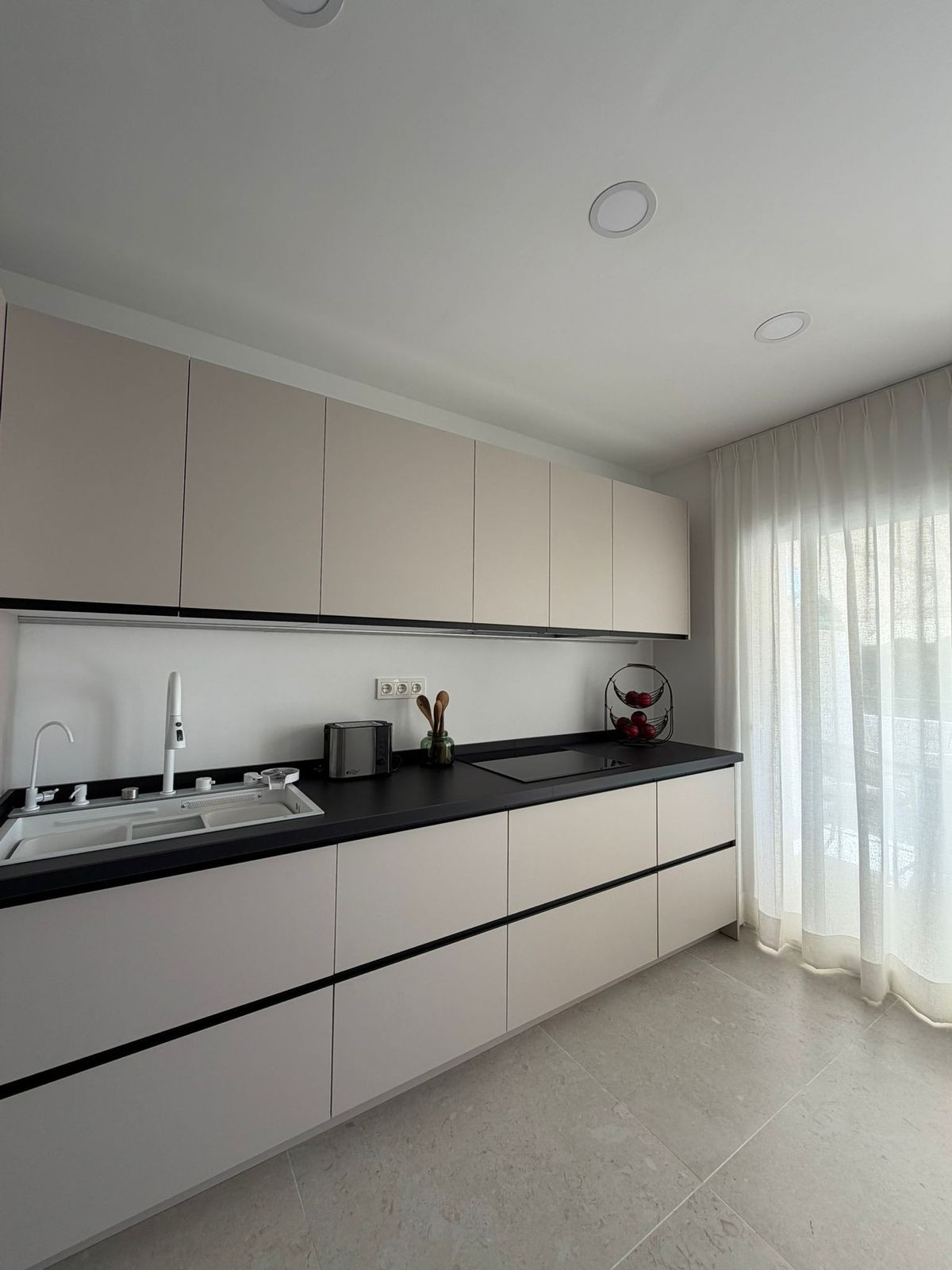 3 Bed Apartment for sale in Benahavís Costa Del Sol, Málaga, Spain