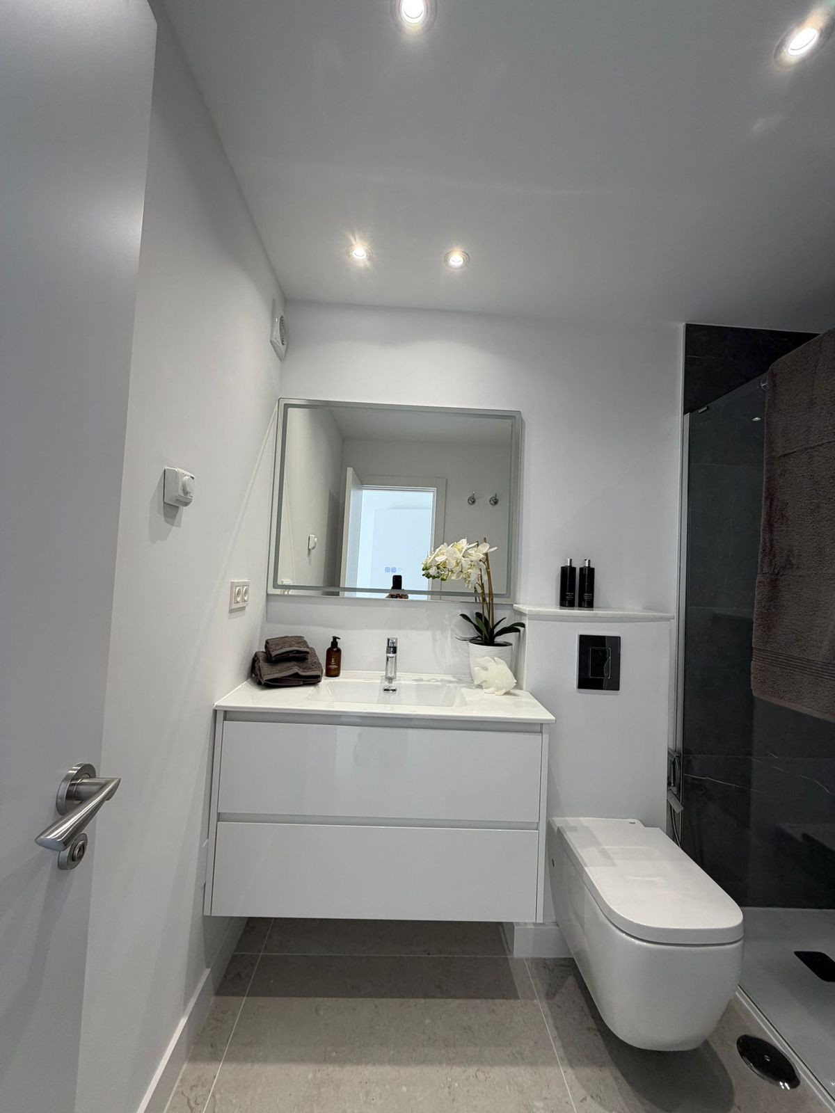 3 Bed Apartment for sale in Benahavís Costa Del Sol, Málaga, Spain