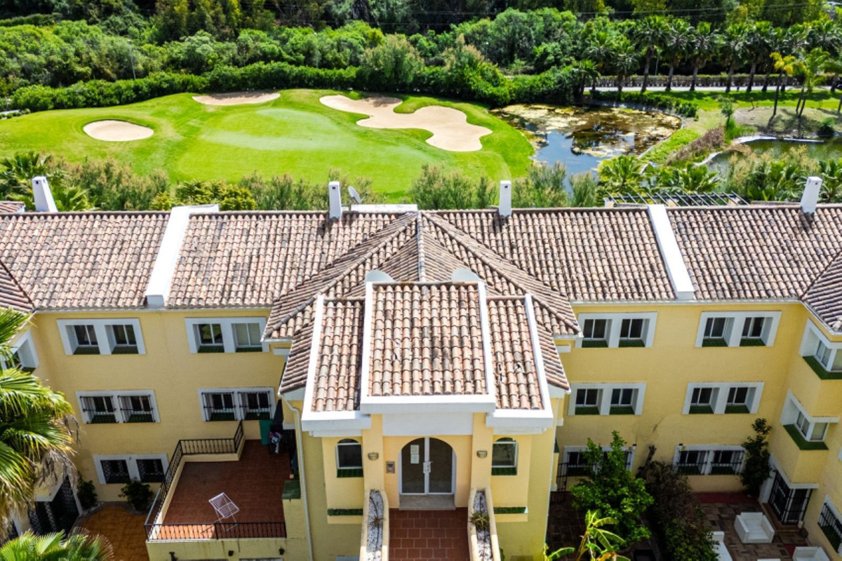 3 Bed Apartment for sale in Benahavís Costa Del Sol, Málaga, Spain