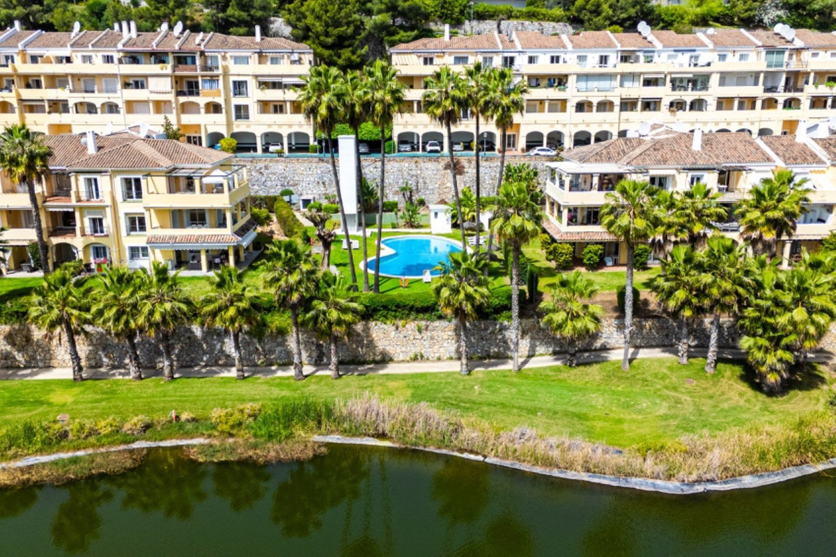 3 Bed Apartment for sale in Benahavís Costa Del Sol, Málaga, Spain