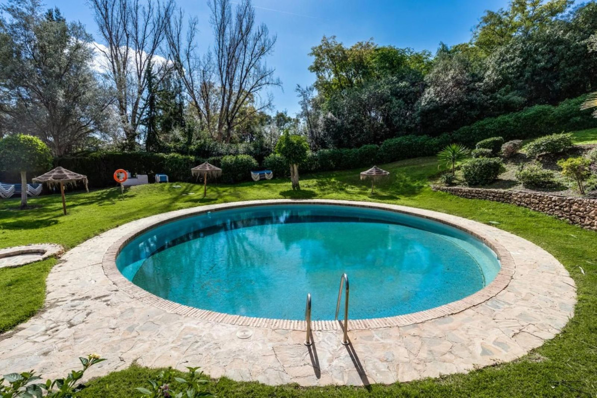 3 Bed Apartment for sale in Benahavís Costa Del Sol, Málaga, Spain