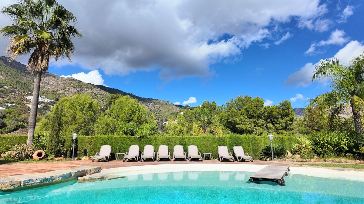 6 Bed Townhouse for sale in Mijas Costa Del Sol, Málaga, Spain