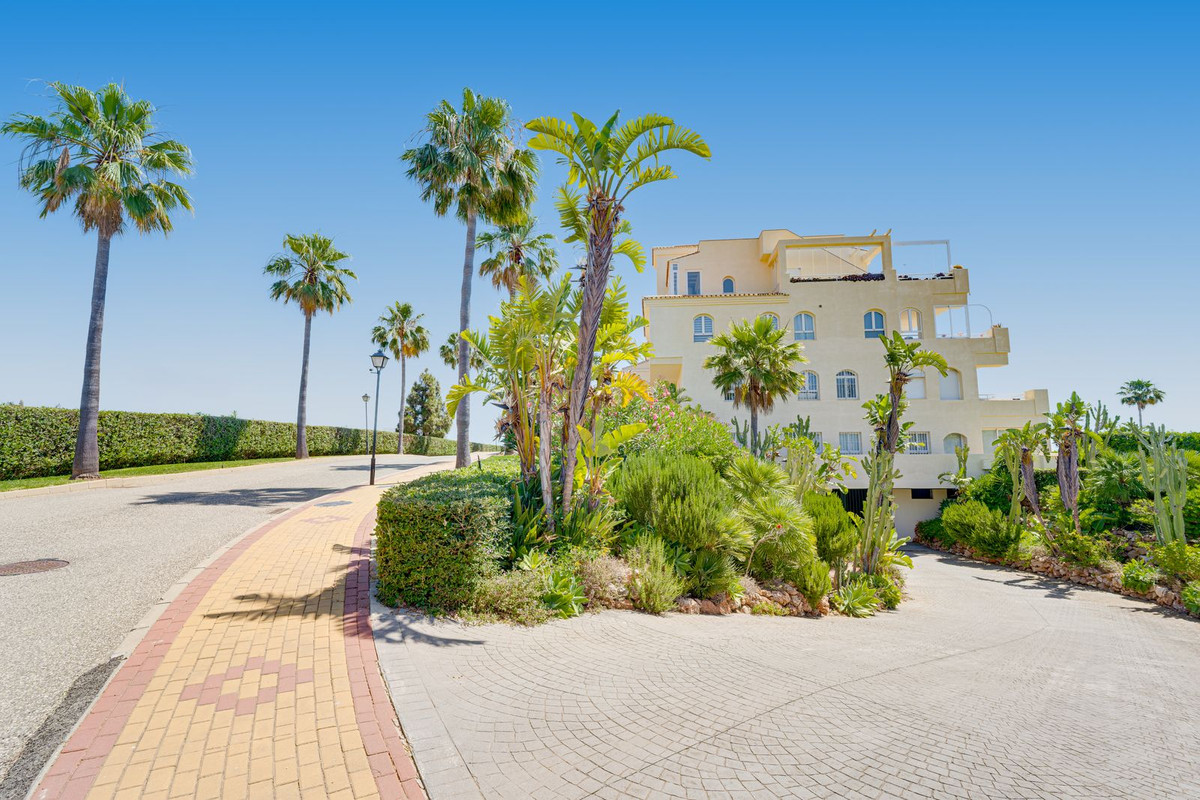 2 Bed Apartment for sale in El Chaparral Costa Del Sol, Málaga, Spain