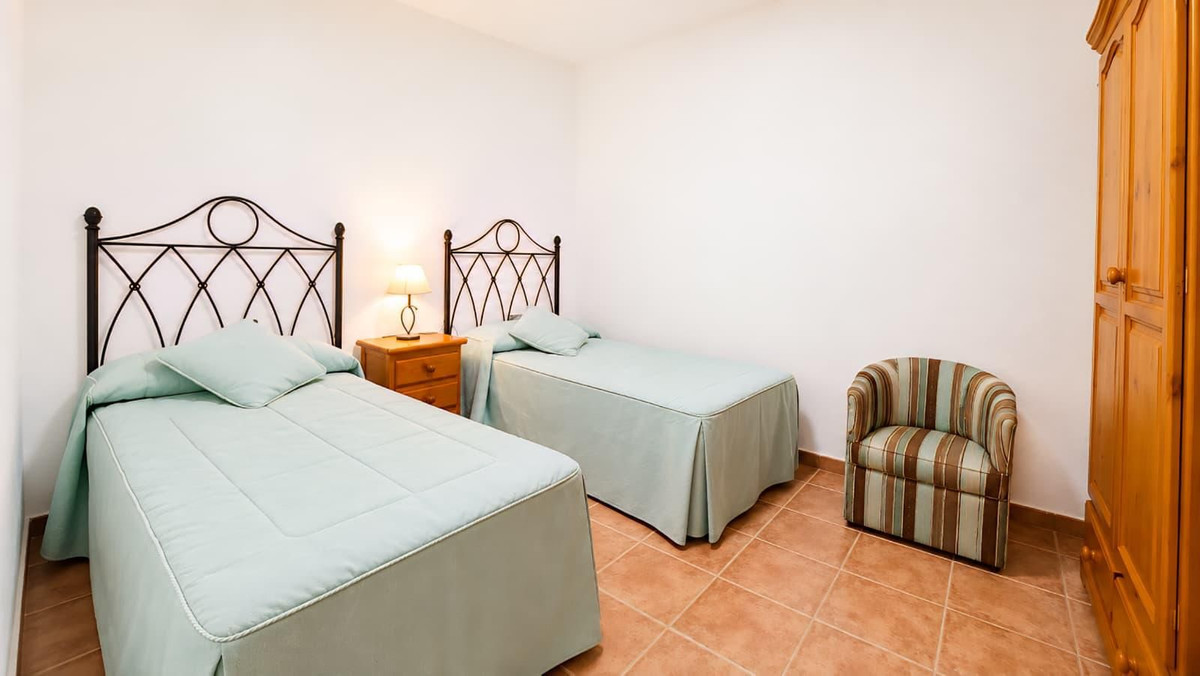 Se vende Adosada de 8 dormitorios en Costa Del Sol, Málaga, España
