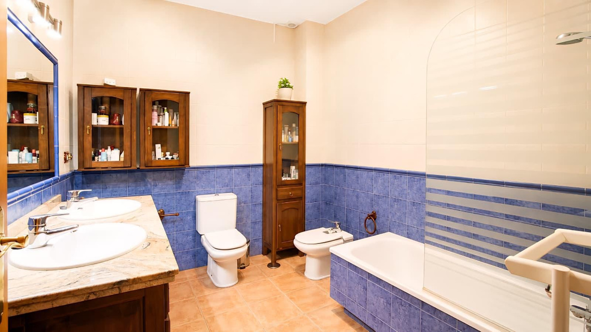 Se vende Adosada de 8 dormitorios en Costa Del Sol, Málaga, España