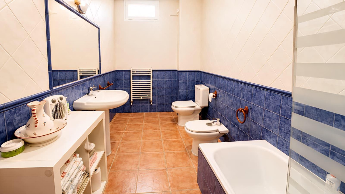 Se vende Adosada de 8 dormitorios en Costa Del Sol, Málaga, España