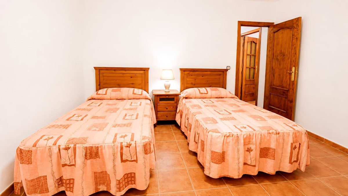 Se vende Adosada de 8 dormitorios en Costa Del Sol, Málaga, España