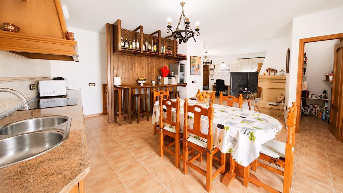 Se vende Adosada de 8 dormitorios en Costa Del Sol, Málaga, España