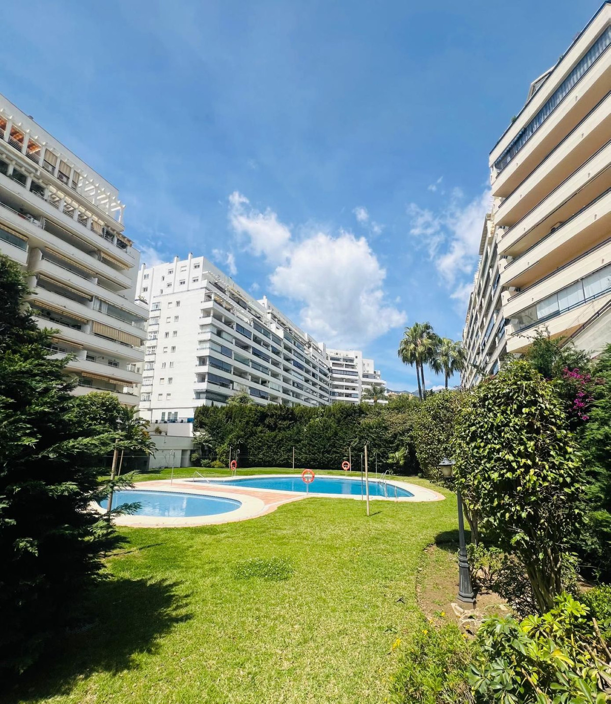 2 Bed Apartment for sale in Marbesa Costa Del Sol, Málaga, Spain